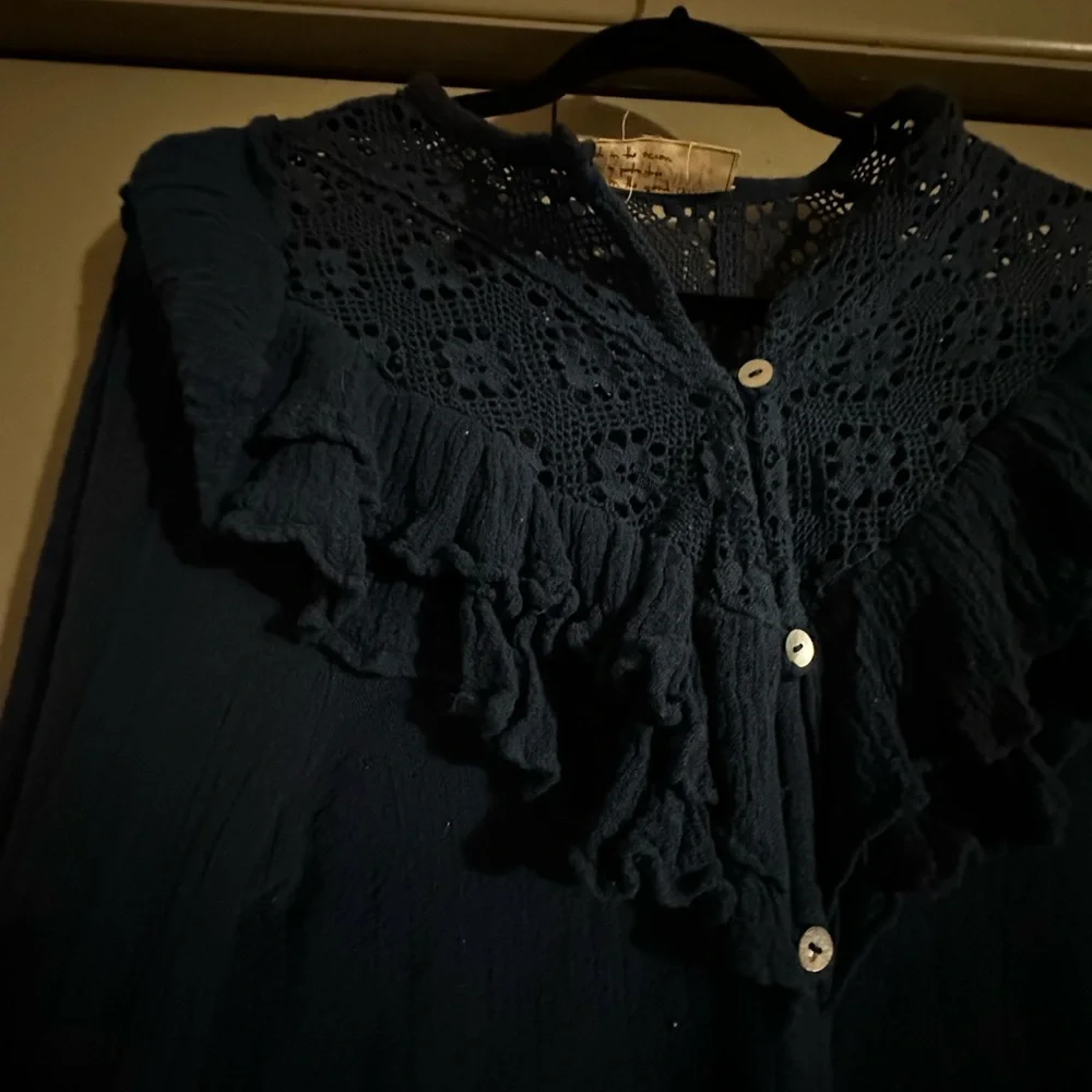 Jen’s Pirate Booty linen shirt with ruffles and ruffles. Deep blue. Size S. - Picture 13 of 14